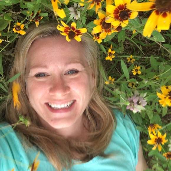 Meet your Posher, Lori - Picture 2 of 2